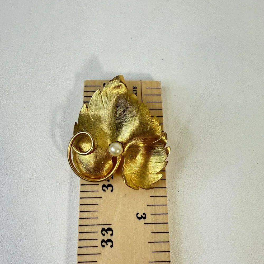 Vintage Leaf Brooch Gold-Tone Faux Pearl‎ Statement Retro